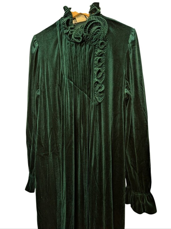 Gilligan & O'Malley Other - Vtg Donna Richard Gilligan & O’Malley Emerald Green Velvet Long Robe Ruffle Glam
